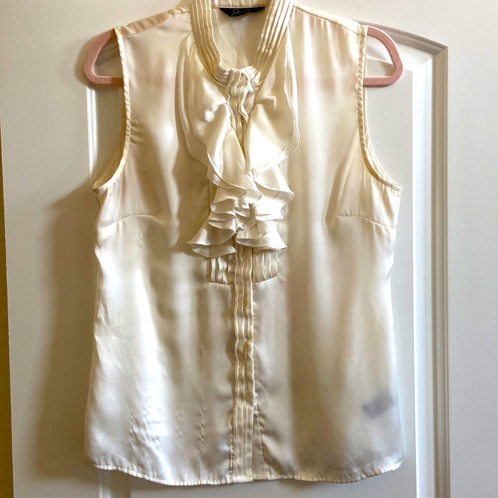 Jessica sleeveless ruffle front top in size 10